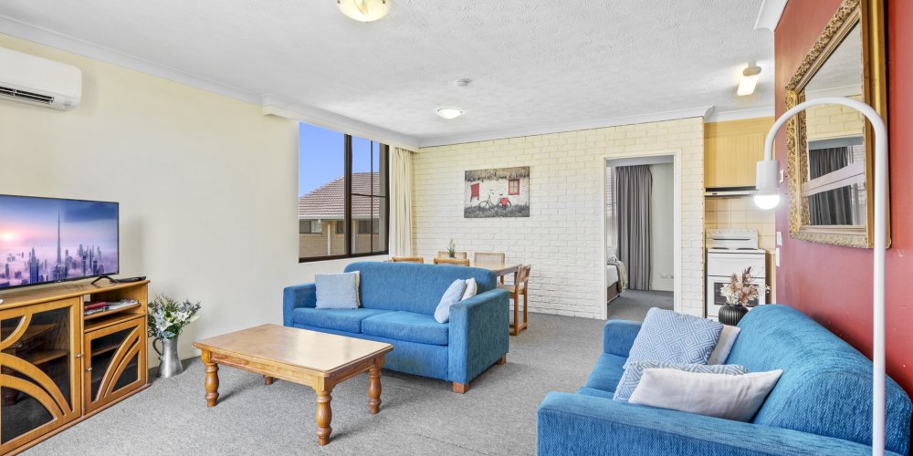 001 Open2view Id994736 1917 1921 Gold Coast Highway